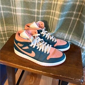 Nike Women's Sneakers in Teal and Peach